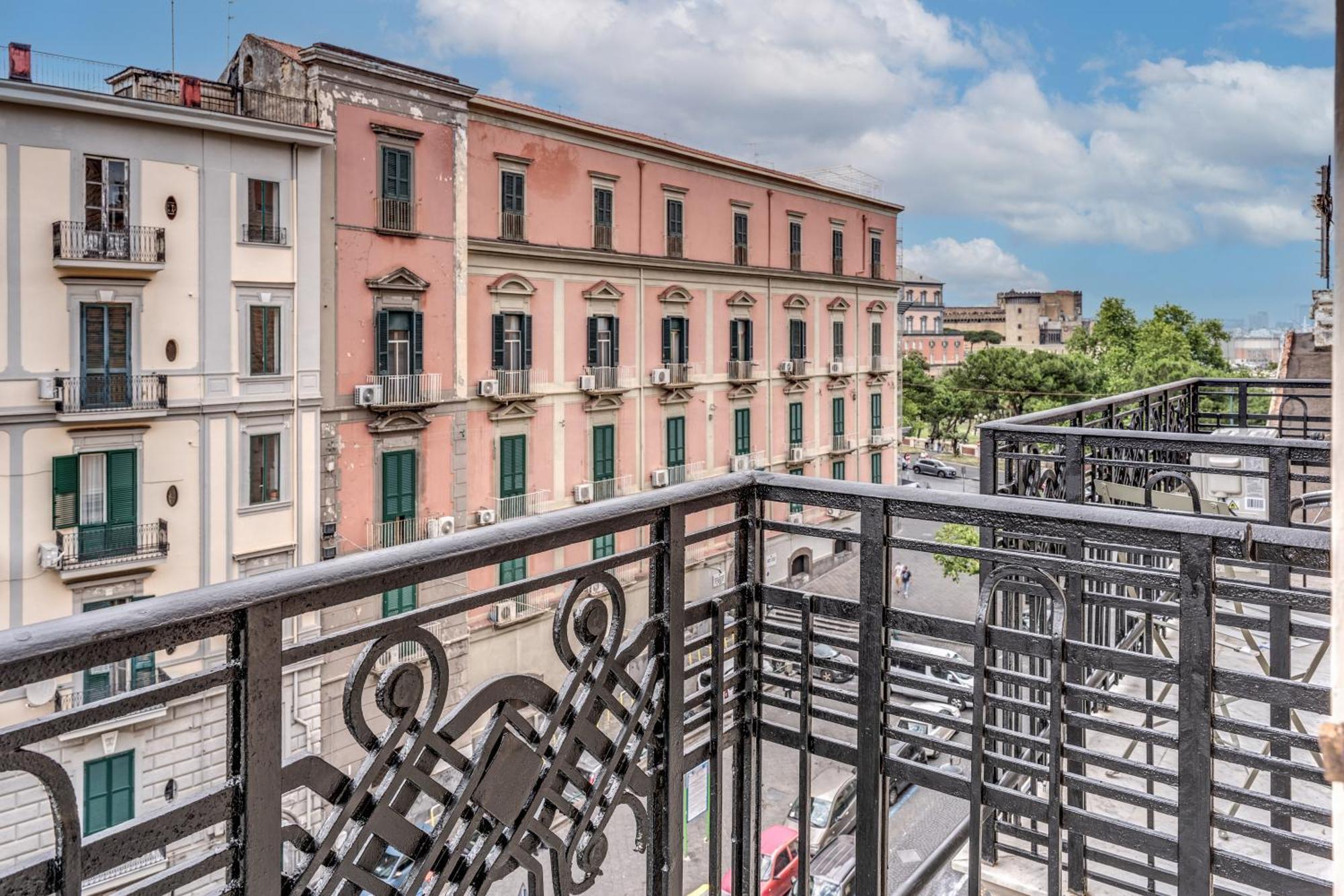 Palazzetto Santa Lucia * Napoli